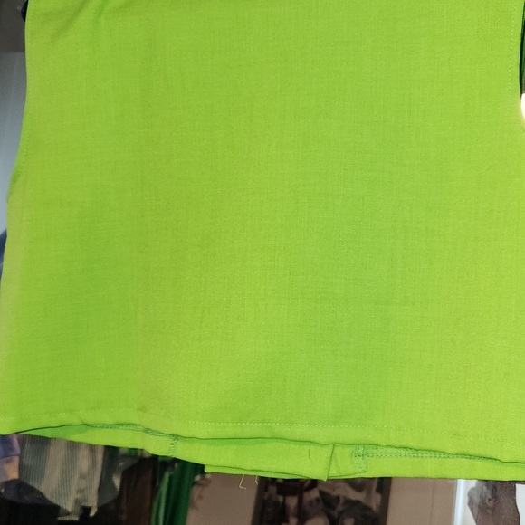 Textured Green Cropped Sleeveless blazer - Picture 6 of 12